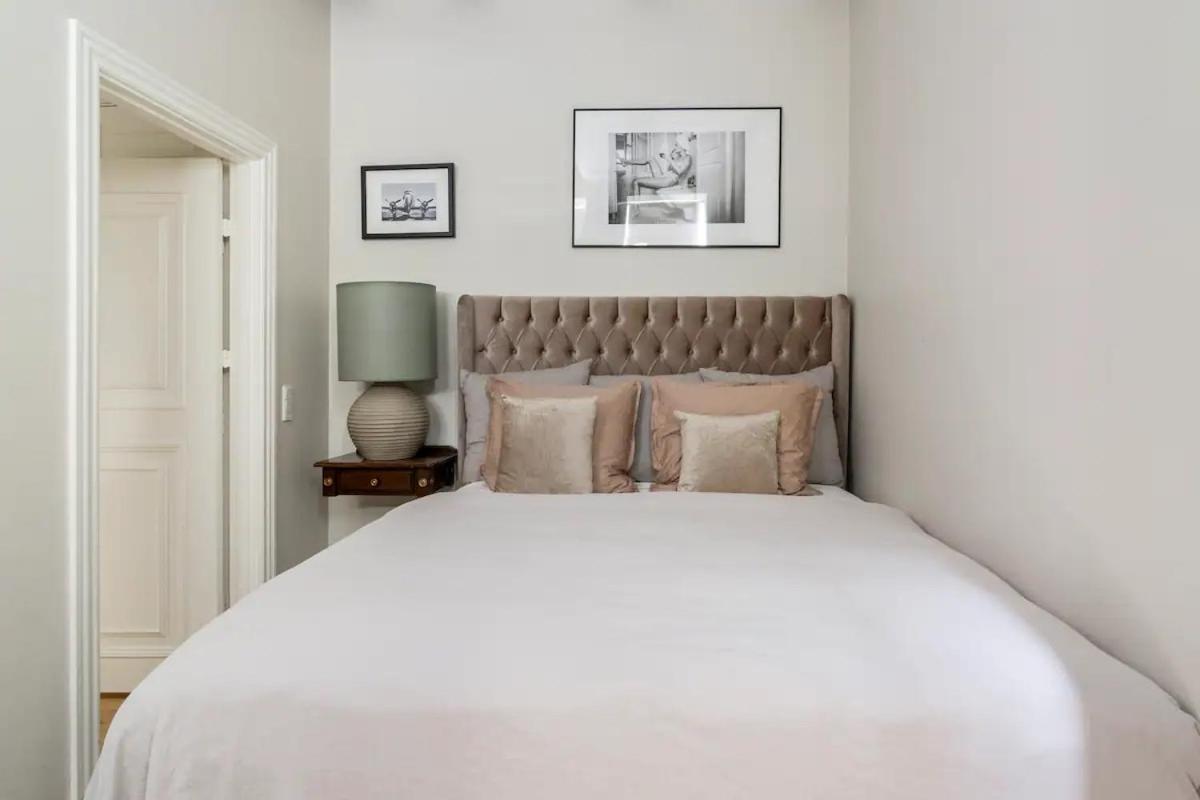 Connected Luxury In Historical Townhouse Apartment