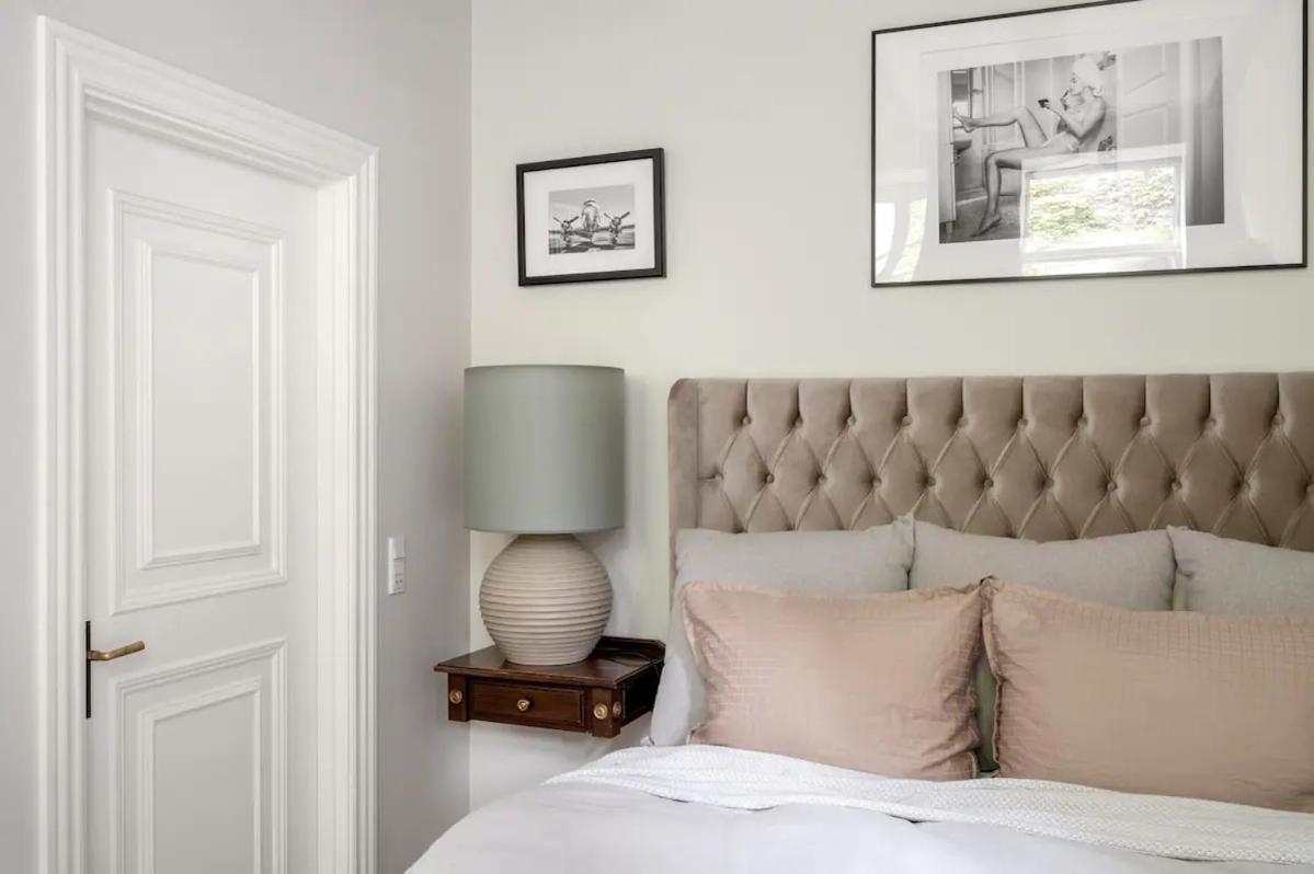 Connected Luxury In Historical Townhouse Apartment *